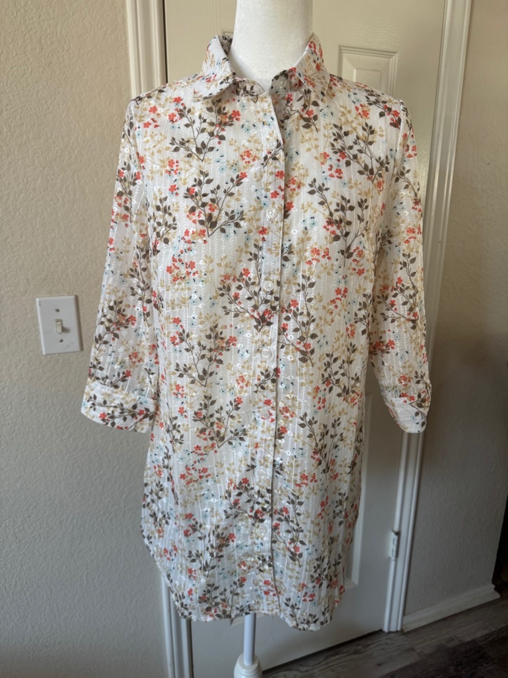 Tamsy Floral Button-Up Tunic Top  Size S fall Embroider Boho Cottagecore Office